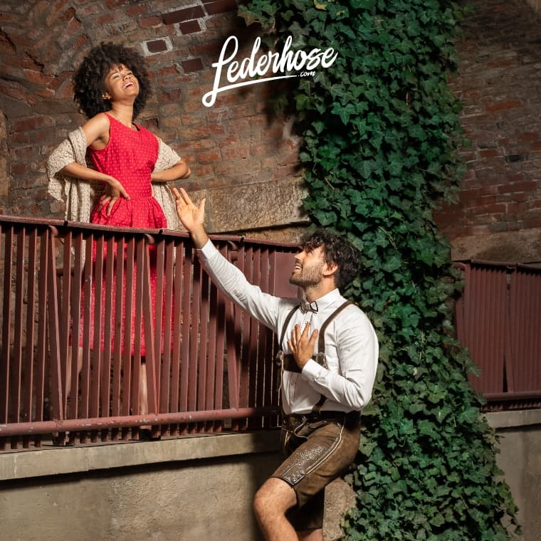 Lederhose.com Logo mit einem Paerchen in Tracht